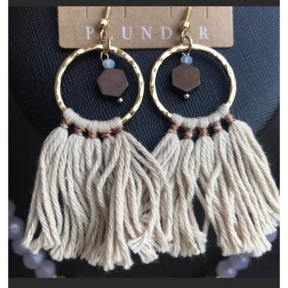 Plunder Design Jewelry Set Gold Tone‎ Lavender Bead Necklace Tassel Earrings